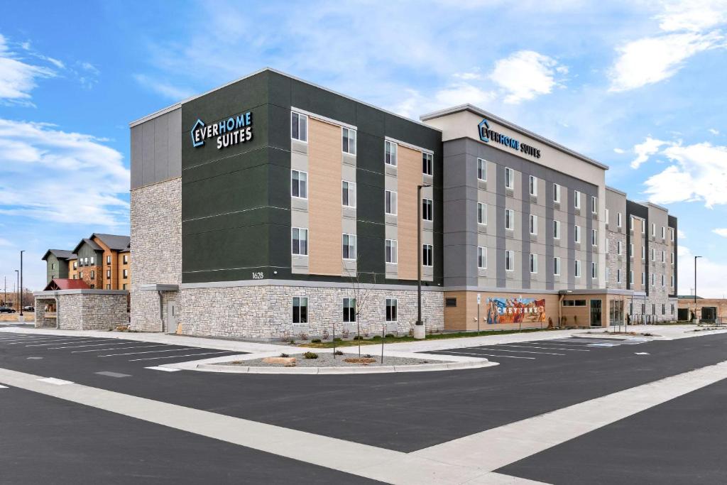 Everhome Suites 